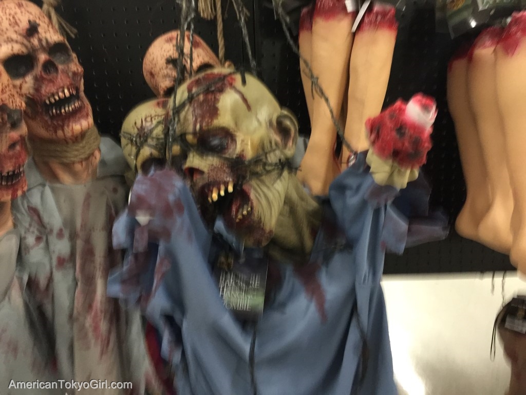 ハロウィングッズ-鉄格子にからまるゾンビ