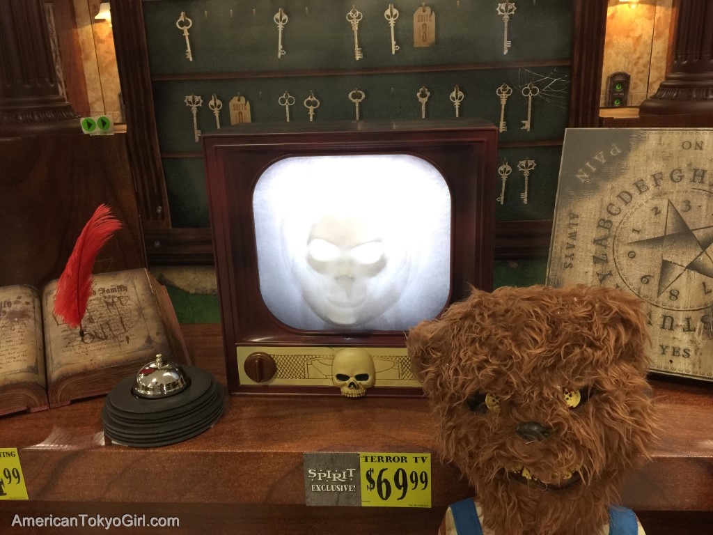 ハロウィングッズ-テレビから出ようとする悪魔