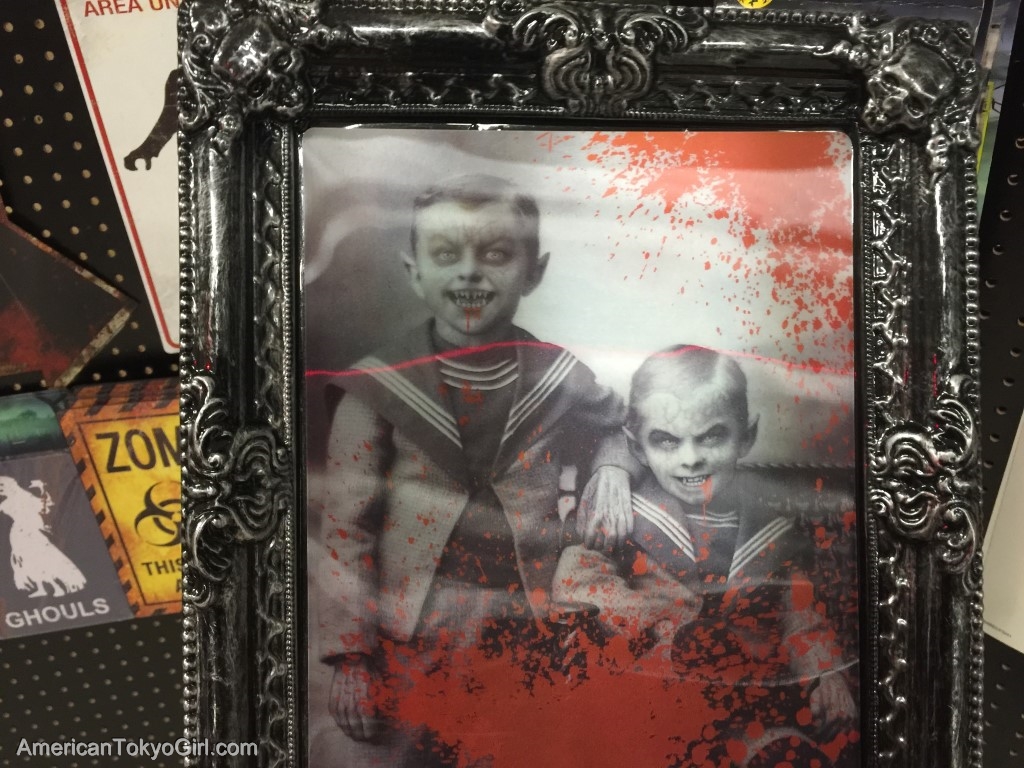 ハロウィングッズ-呪われた子供の写真