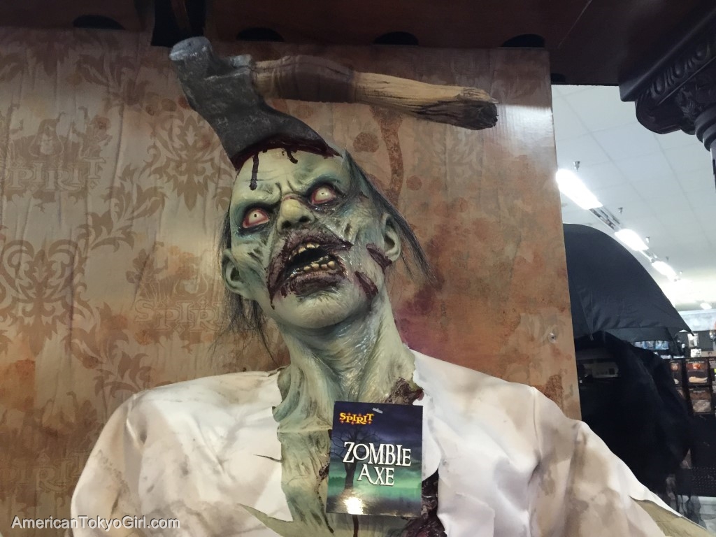 ハロウィングッズ-頭を斧で叩き割られたゾンビ