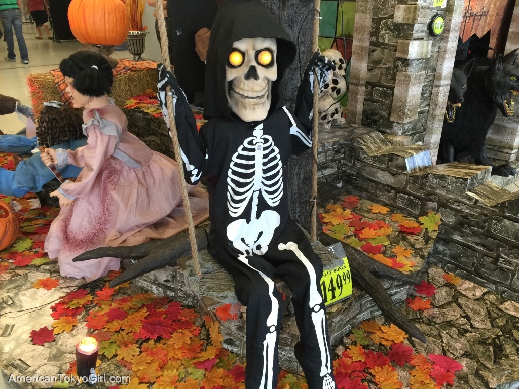 ハロウィングッズ-ブランコに乗るガイコツ