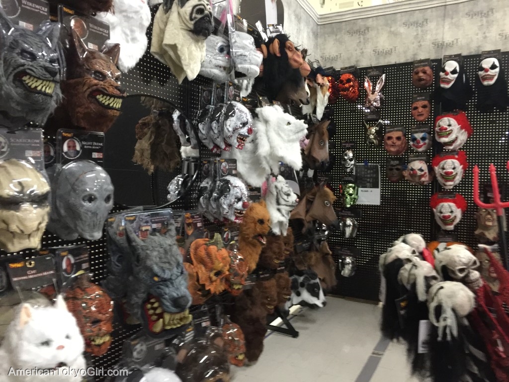 ハロウィングッズ-ハロウィンマスクのディスプレイ