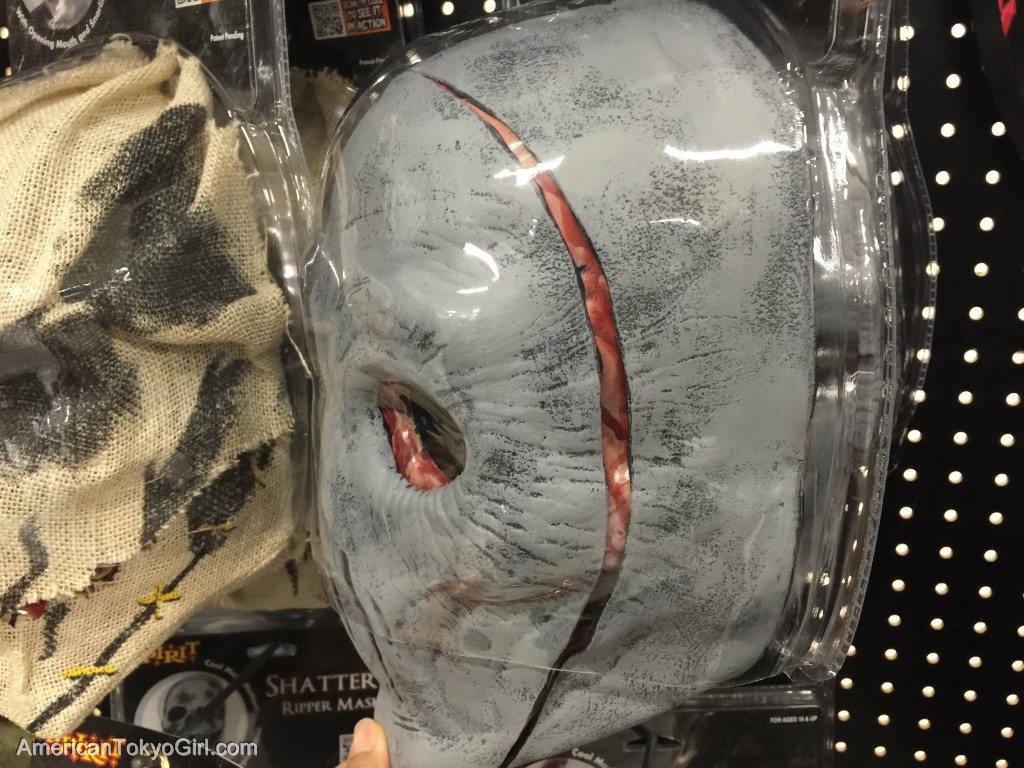 ハロウィングッズ-顔がめくれるハロウィンマスクの横顔
