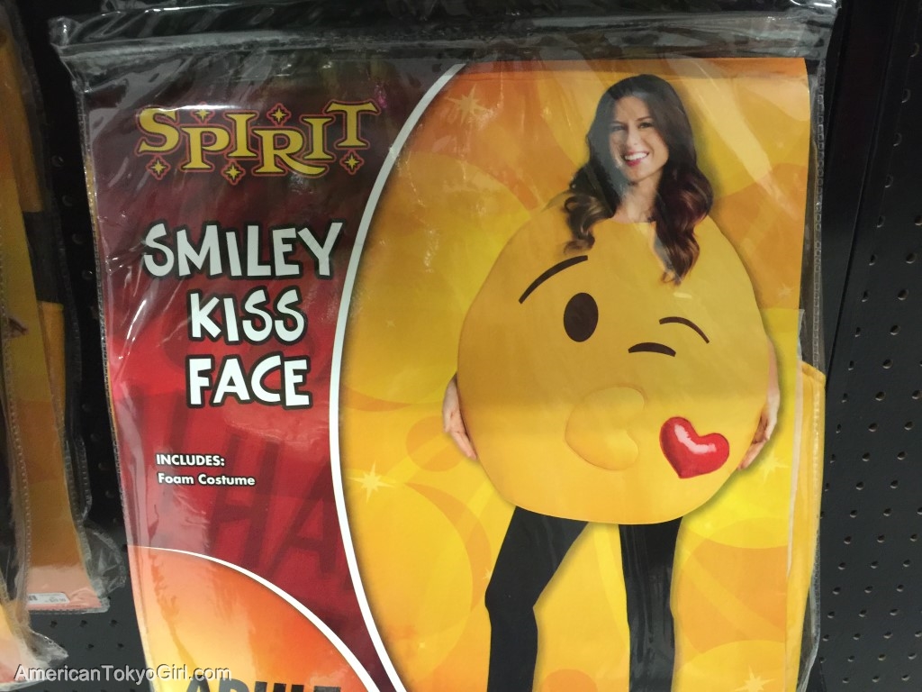 ハロウィングッズ-EMOJIスマイルキスフェイスのコスチューム