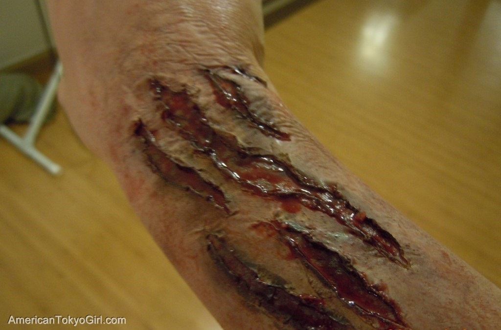 Walmart-halloween-ゾンビに引っかかれた傷