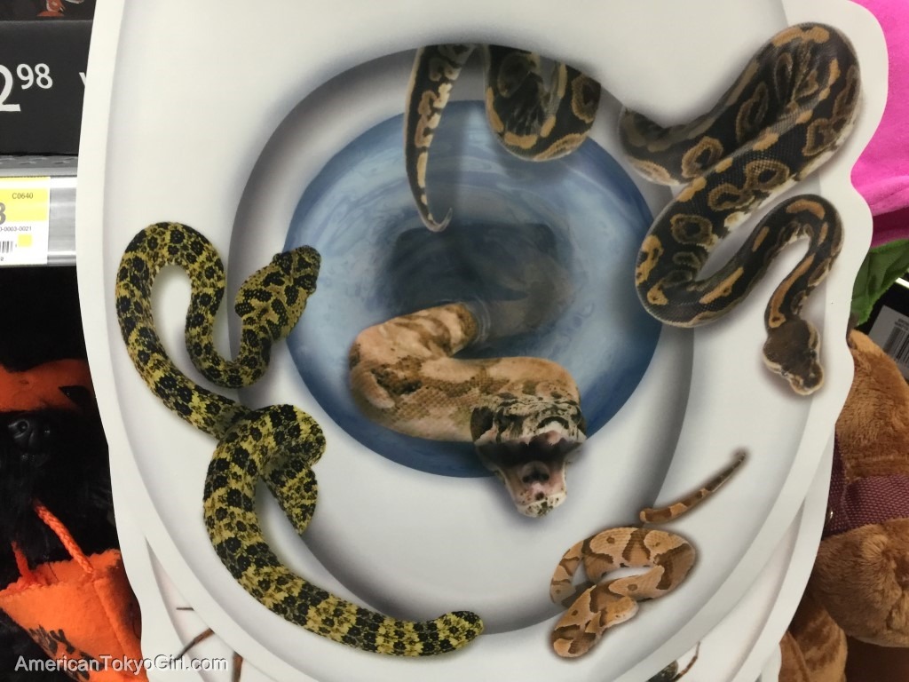 halloween-walmart-ハロウィン飾り-トイレの蛇