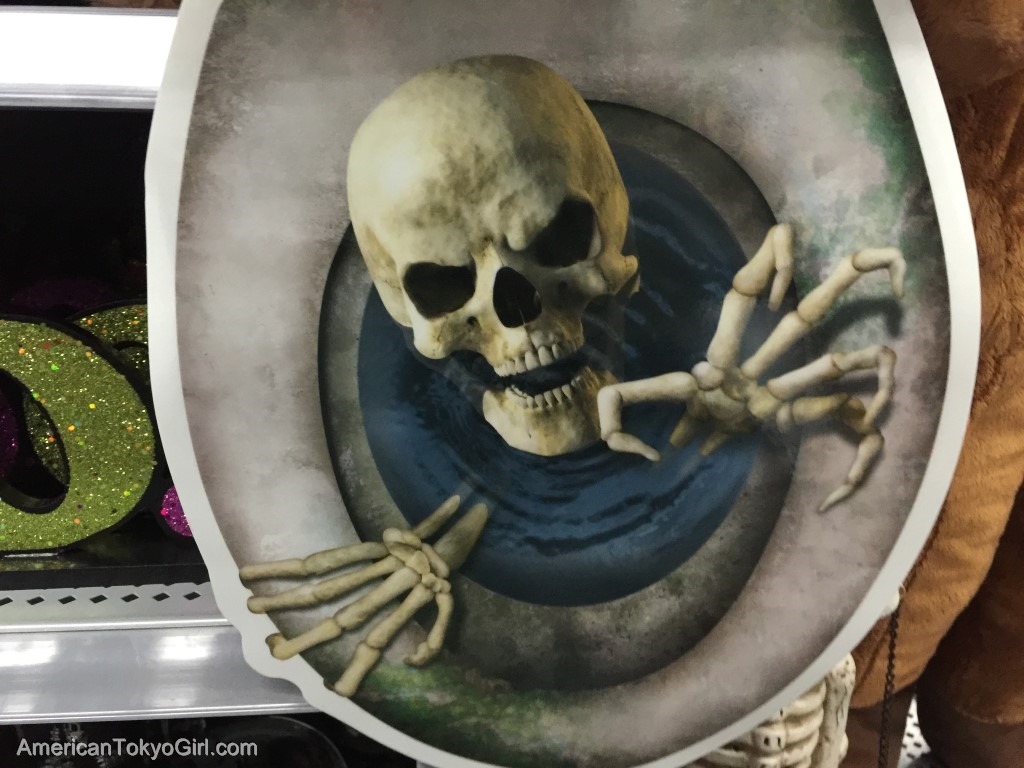 halloween-walmart-ハロウィン飾り-トイレの骸骨