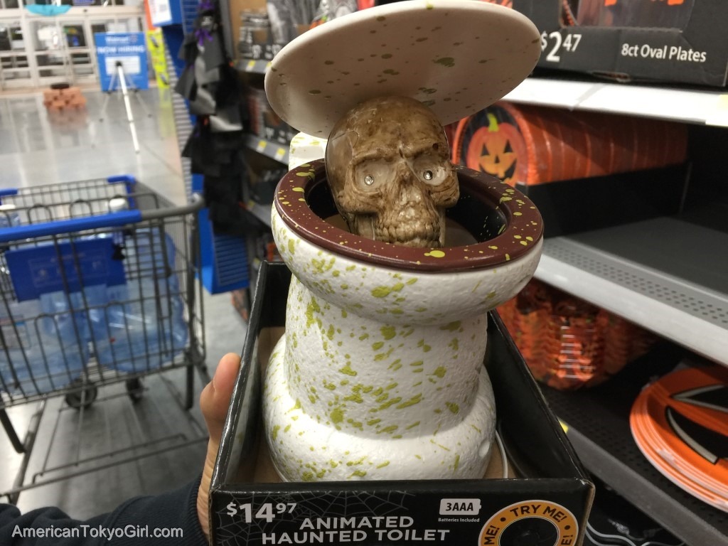 halloween-walmart-ハロウィン飾り-トイレから現れる骸骨