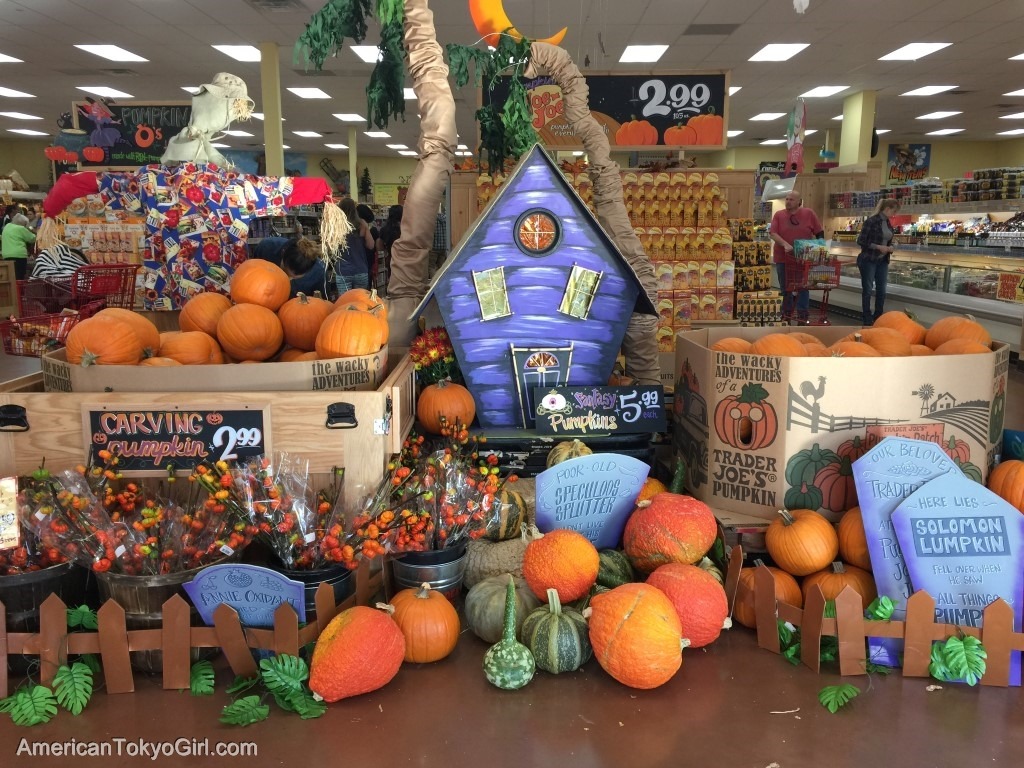trader joe's-トレーダージョーズ-店内のハロウィンディスプレイ