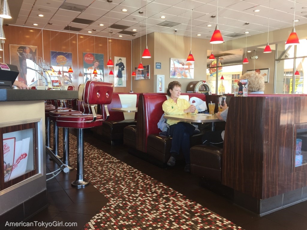 アメリカハンバーガーチェーン店-johnny-rockets