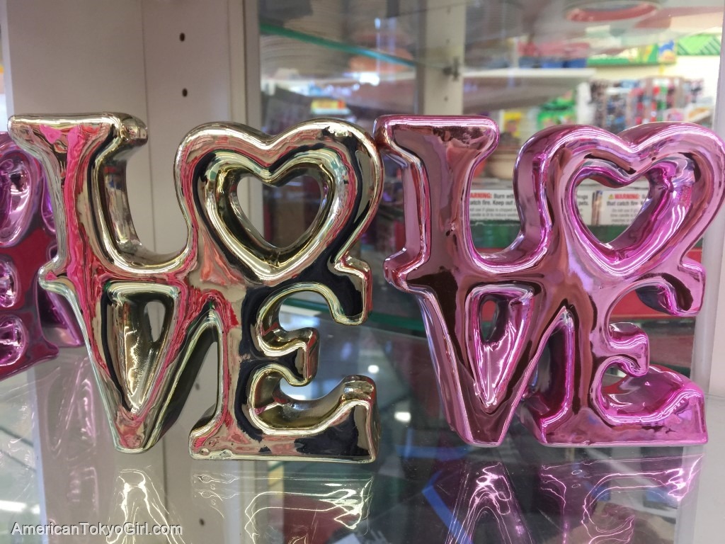 バレンタインしか買えないアメリカおすすめ土産-ラブ置物