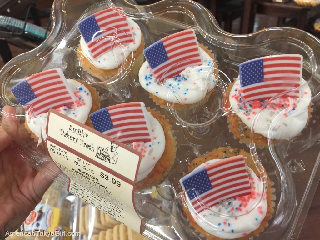 アメリカスーパーでお土産-メモリアルデー限定-カップケーキ