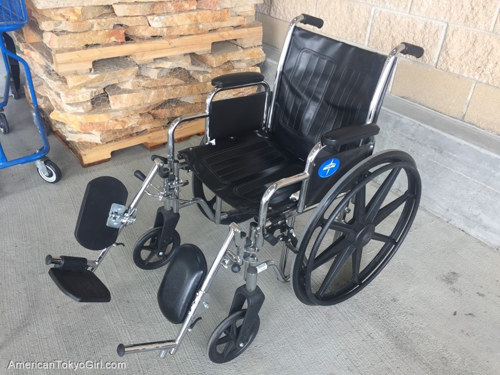 日本と違いすぎるアメリカスーパーのカート事情-貸し出し車椅子
