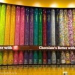 ラスベガスmmsお土産-エムアンドエムズ-チョコ-アパレル-グッズ-チョコレートウォール