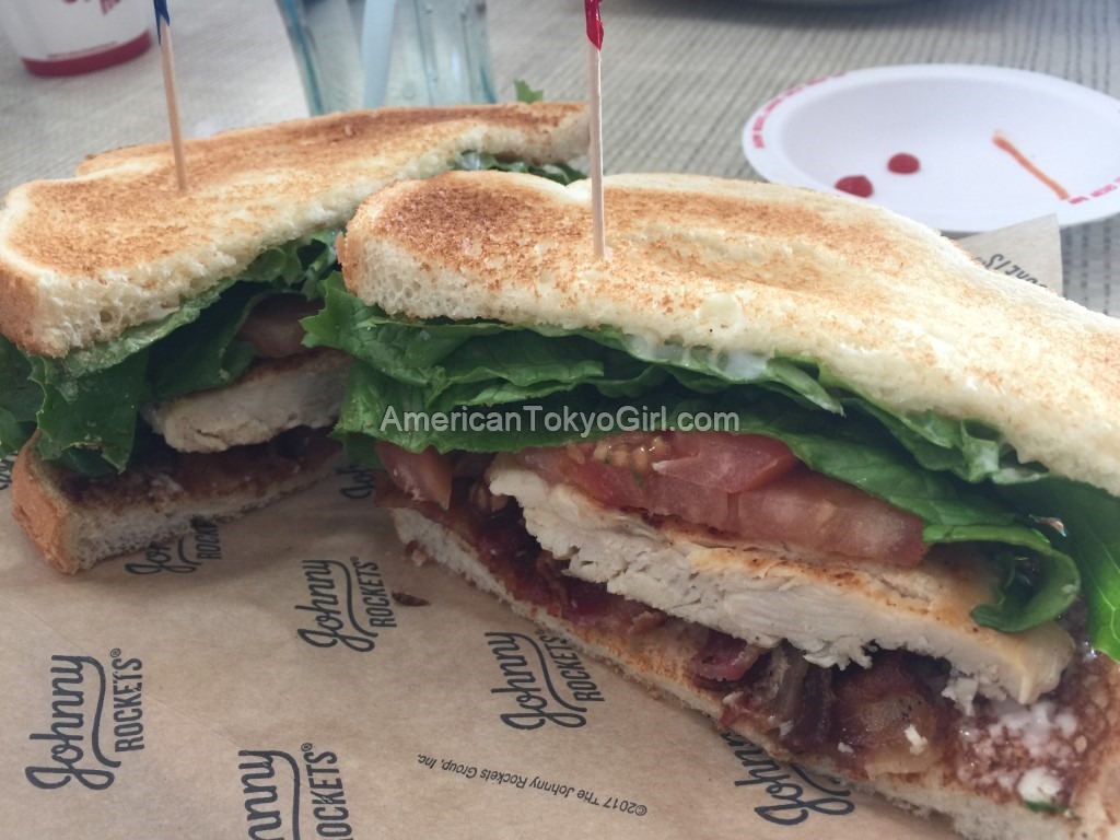 kamakanaalii-カマカナアリイ-ハンバーガー-johnny-rockets-ジョニーロケット-サンドイッチ